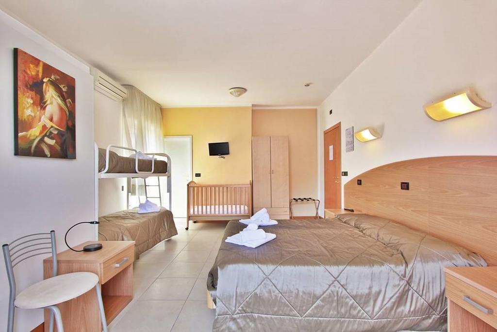 Hotel Carla Lignano Sabbiadoro Ngoại thất bức ảnh