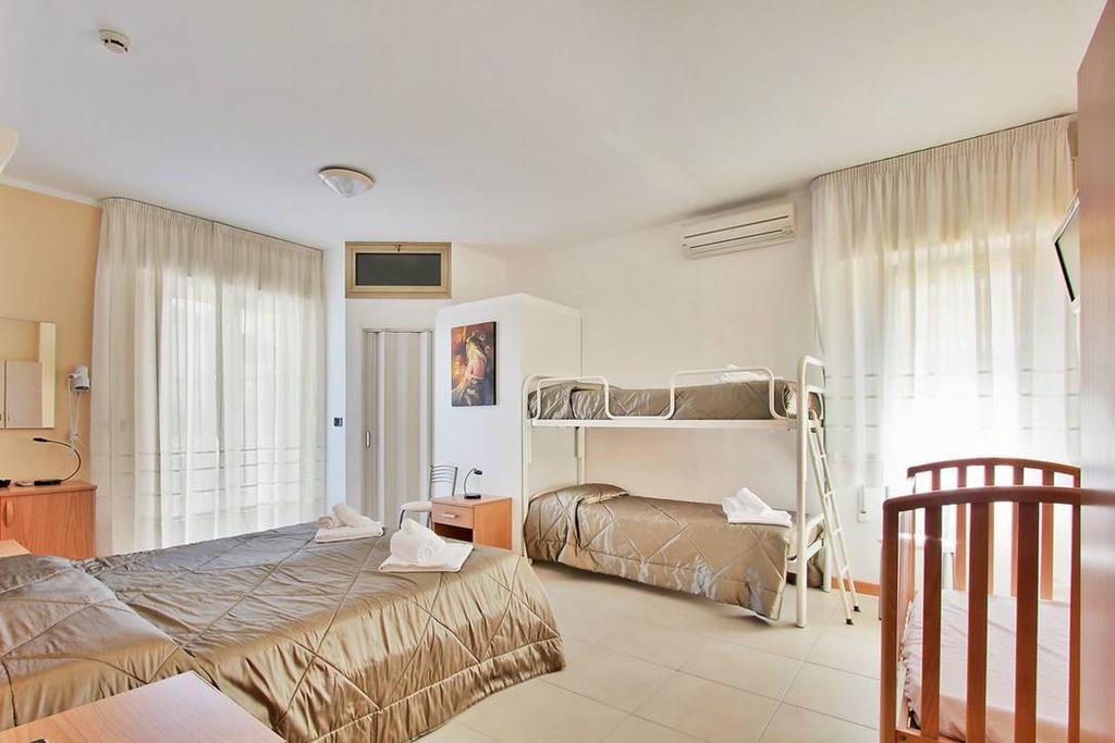 Hotel Carla Lignano Sabbiadoro Ngoại thất bức ảnh